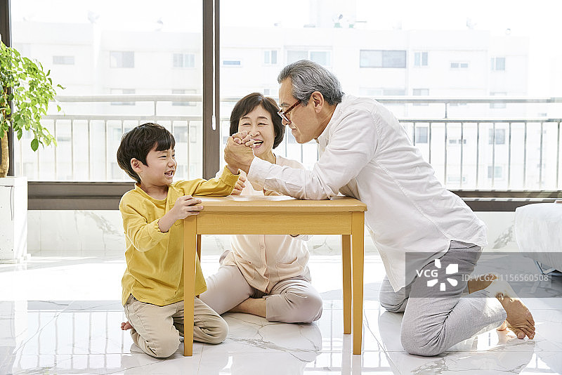 婴儿护理,祖父,祖母,孙子,韩国人图片素材