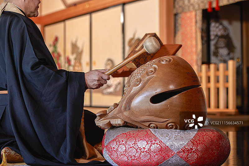 寺庙中的日本僧侣图片素材