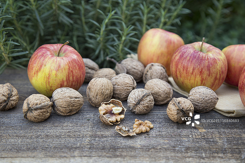 苹果和核桃图片素材