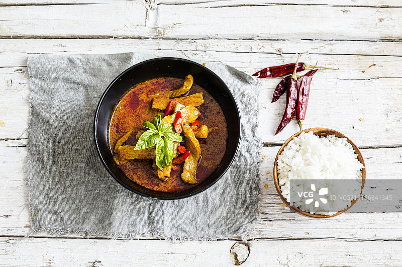 泰式红咖喱鸡肉图片素材