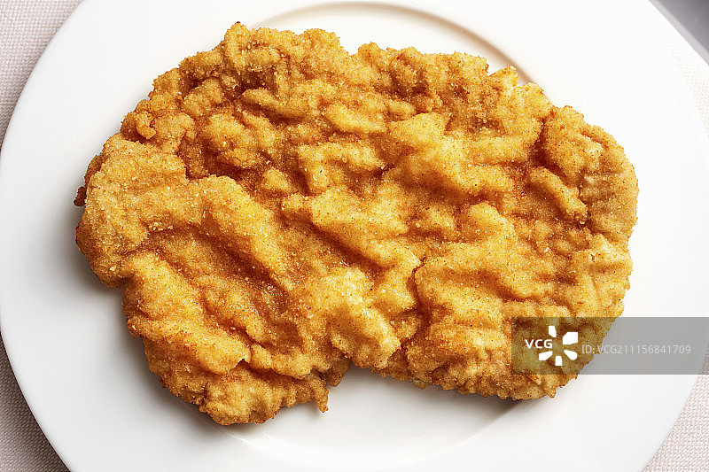 盘子里的维也纳炸小牛排（俯视）图片素材