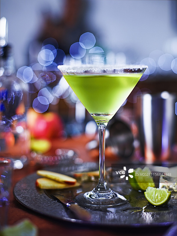 苹果马提尼鸡尾酒图片素材