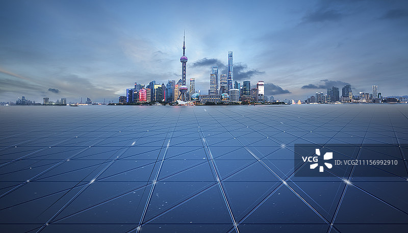 城市天际线与科技平台图片素材