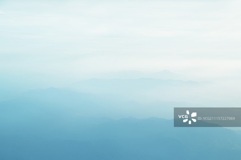 远山层次云雾图片素材