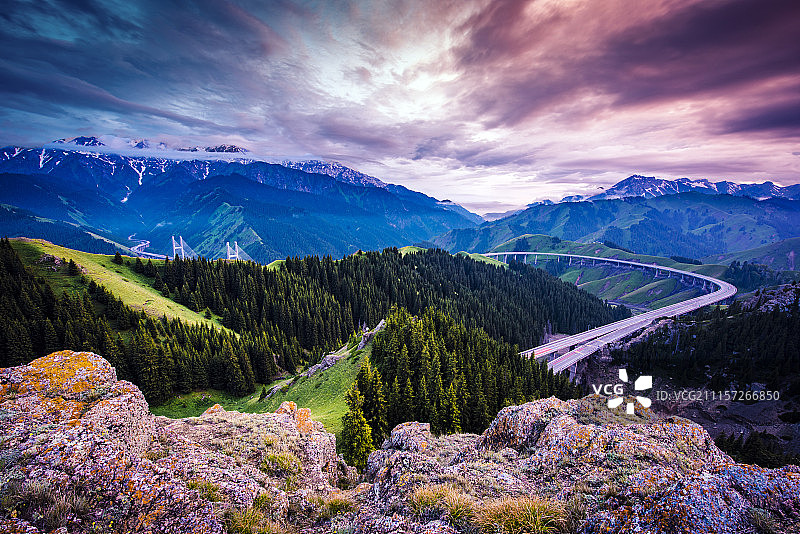 迷人的新疆果子沟美景图片素材