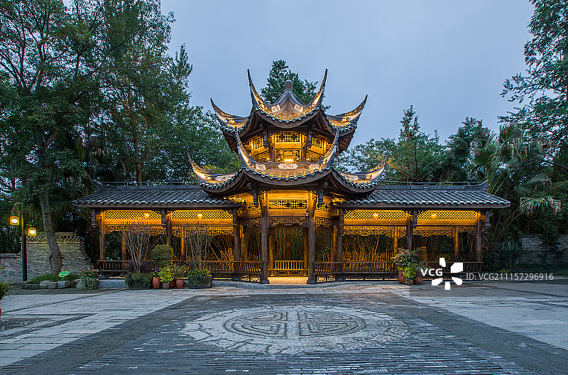 成都市双流区黄龙溪古镇黄金路夜景图片素材