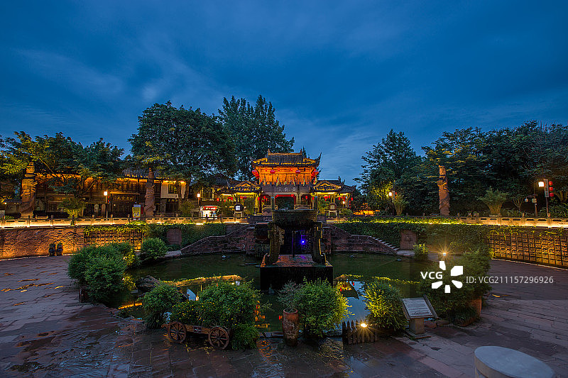 成都市双流区黄龙溪古镇黄金路夜景图片素材