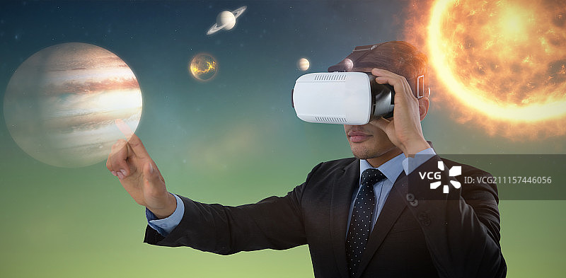 商务人士使用VR眼镜的手势合成图像图片素材