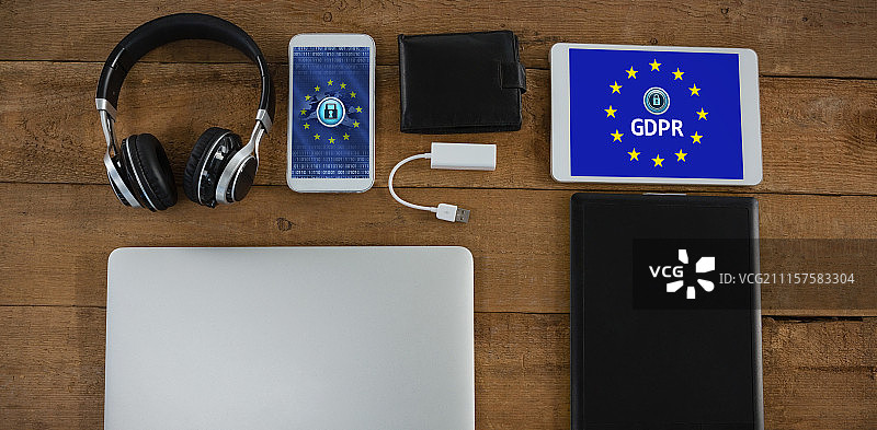 木板上各种电子产品合成图图片素材