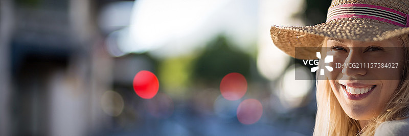 戴帽子的漂亮金发女郎肖像合成图图片素材