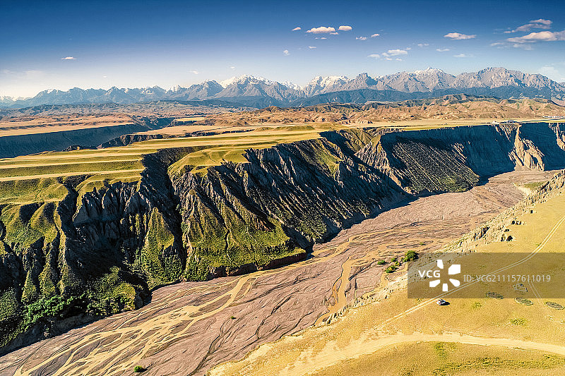 壮丽的新疆安集海大峡谷图片素材
