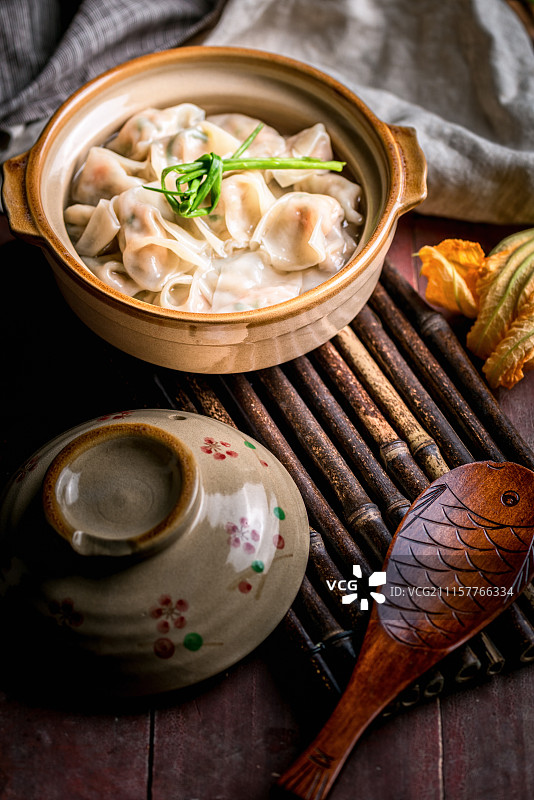 砂锅小馄饨图片素材