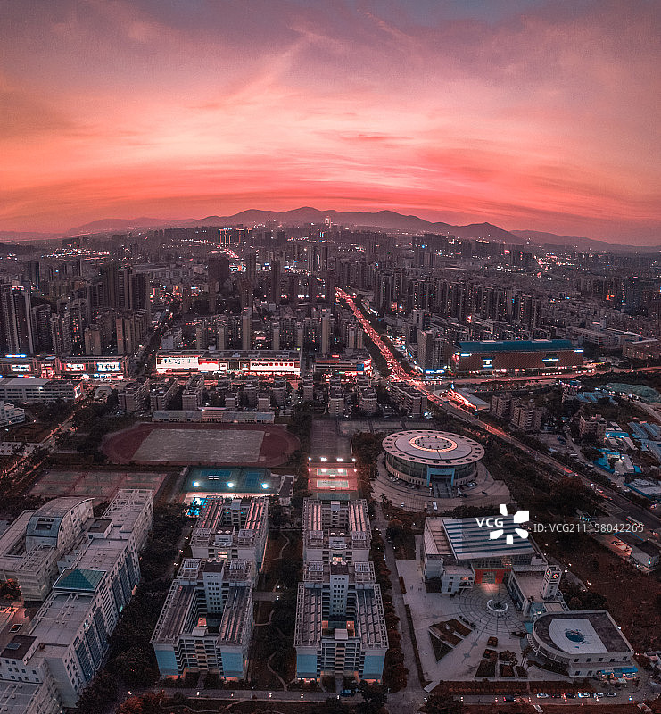 夏季的前山街道和暨南大学图片素材