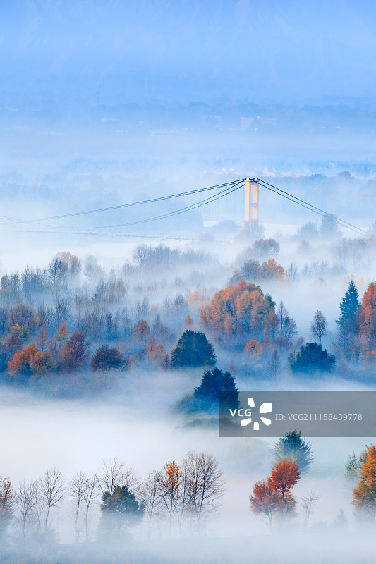 雾锁黄河图片素材