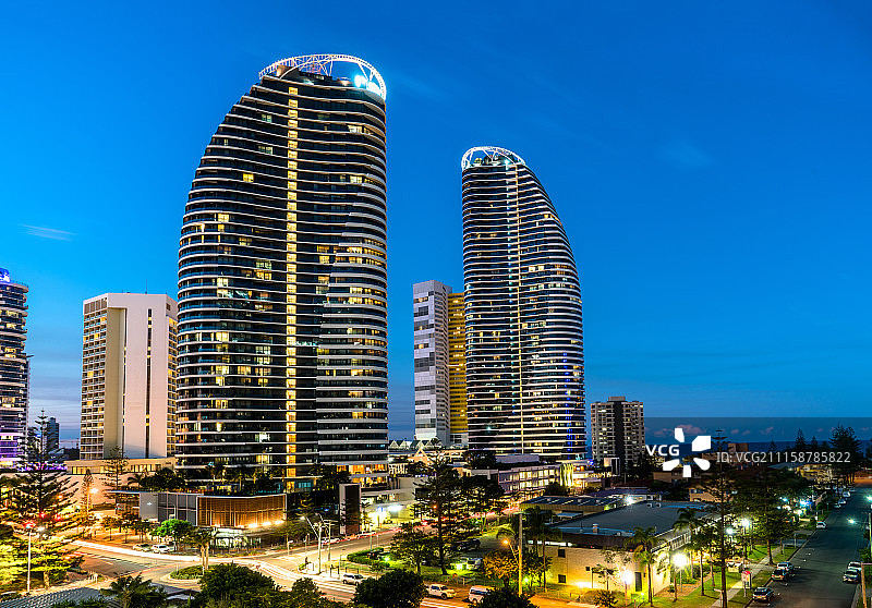 黄金海岸沙滩城市夜景图片素材