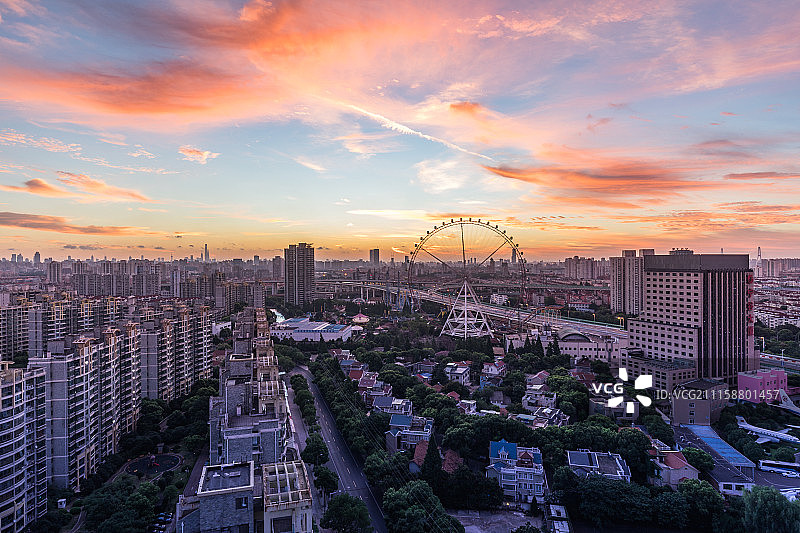 上海日出-锦江乐园图片素材