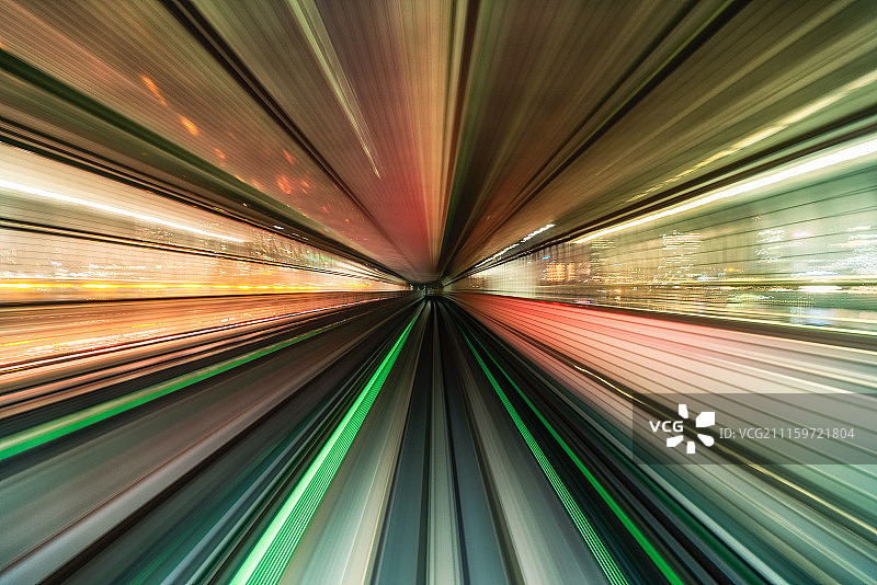 飞速移动的日本东京高速铁路图片素材