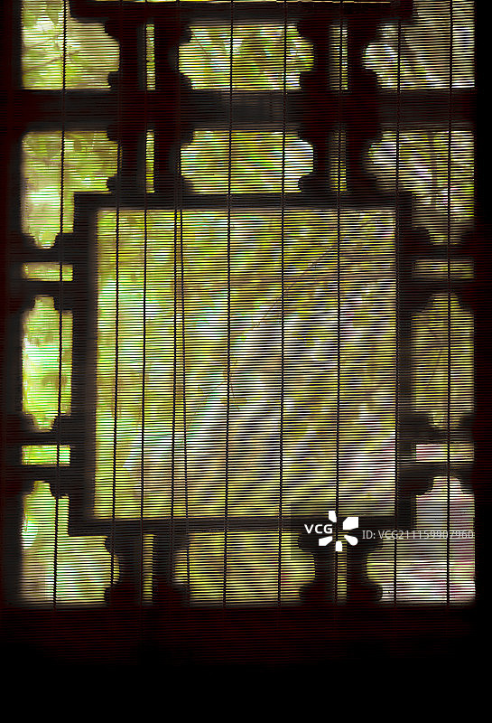 花格窗与绣球花图片素材