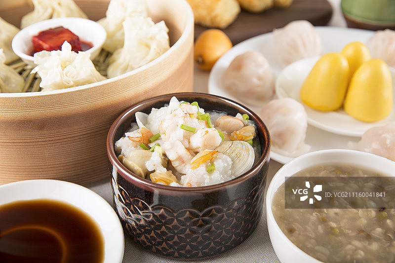 丰富的中式营养早餐图片素材