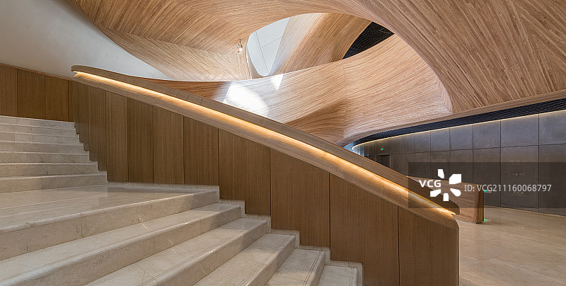 哈尔滨大剧院水曲柳材质曲面空间图片素材