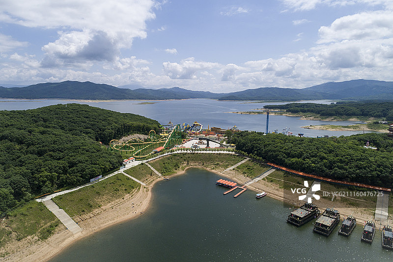 航拍吉林松花湖五虎岛水上世界娱乐场图片素材