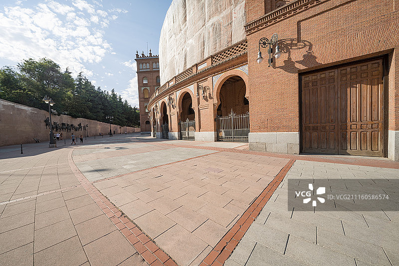 西班牙斗牛场前的街道空地背景图图片素材