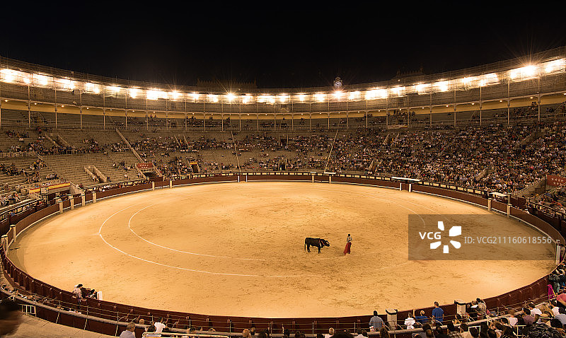 夜晚的西班牙斗牛场图片素材