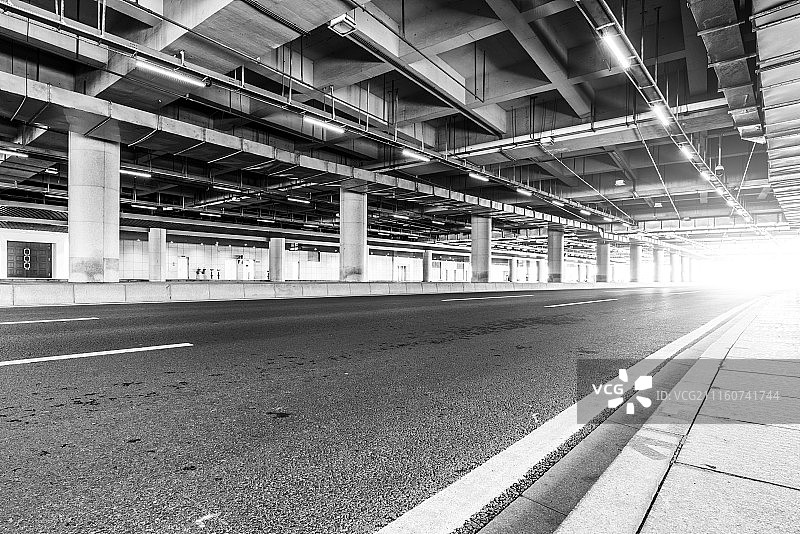 隧道内的公路图片素材