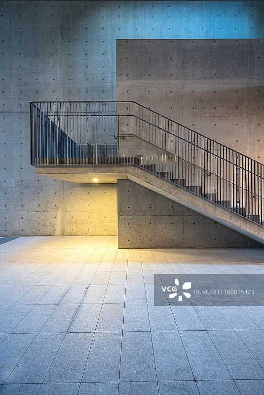 现代混凝土建筑楼梯图片素材