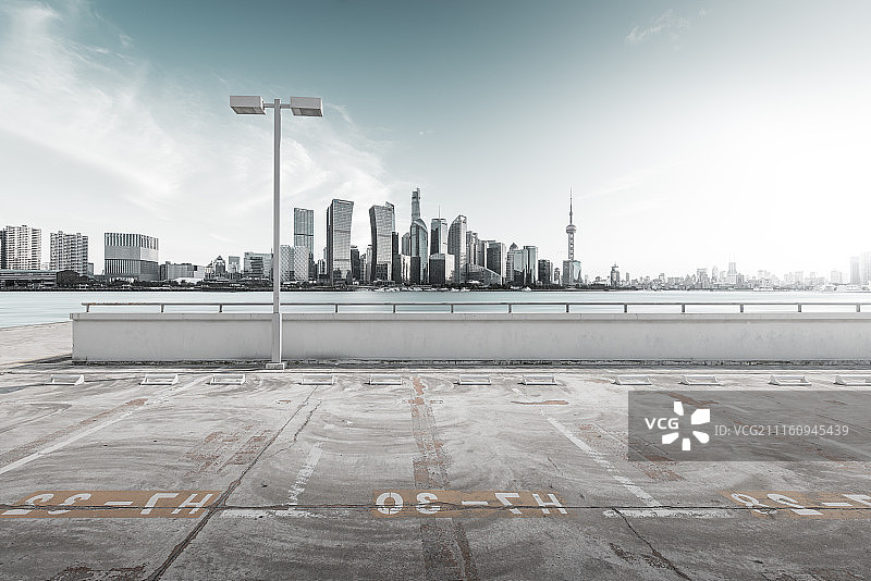 陆家嘴地标停车场图片素材