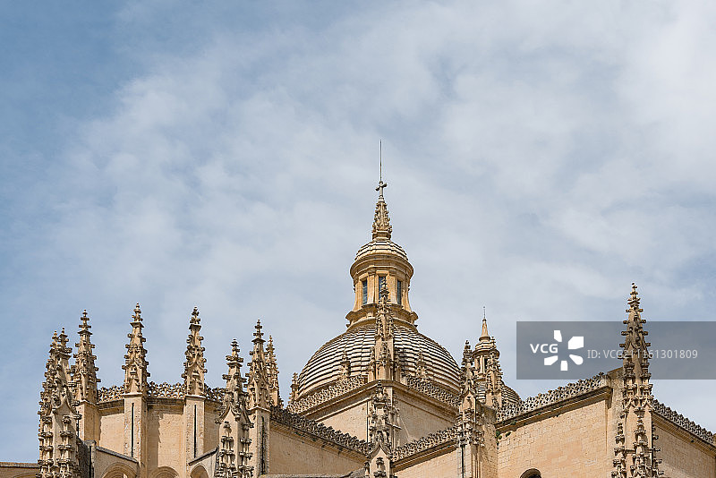 西班牙塞戈维亚教堂顶部特写图片素材