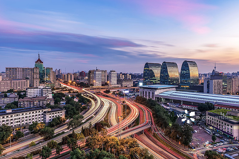 北京西直门立交桥交通车流晚霞夜景图片素材