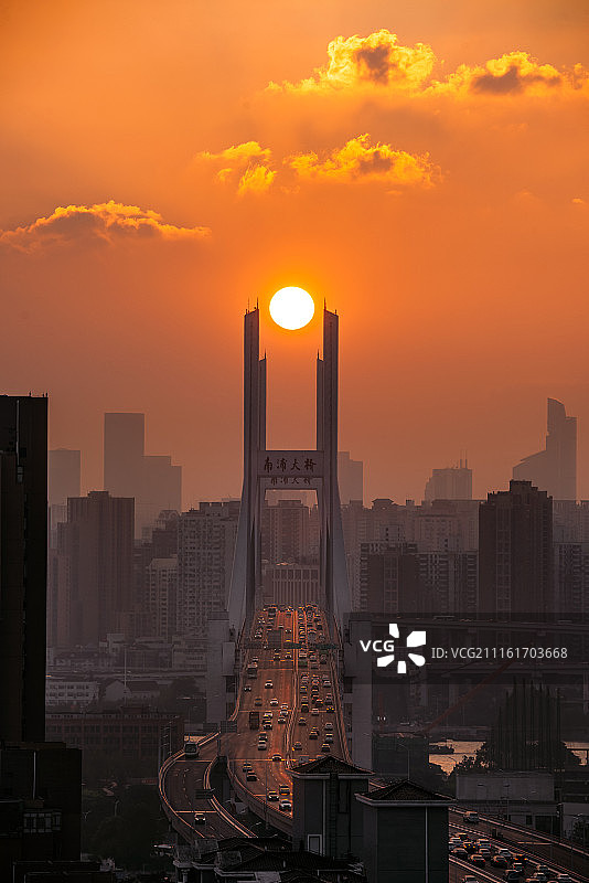 南浦悬日图片素材