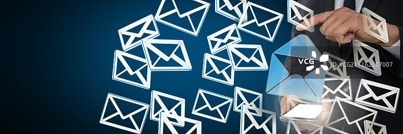 手持手机做手势的商人中部合成图图片素材