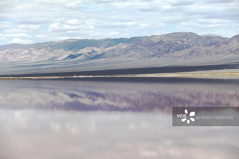 新疆伊吾县幻彩湖风光图片素材
