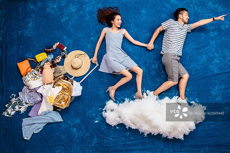 快乐情侣旅行图片素材