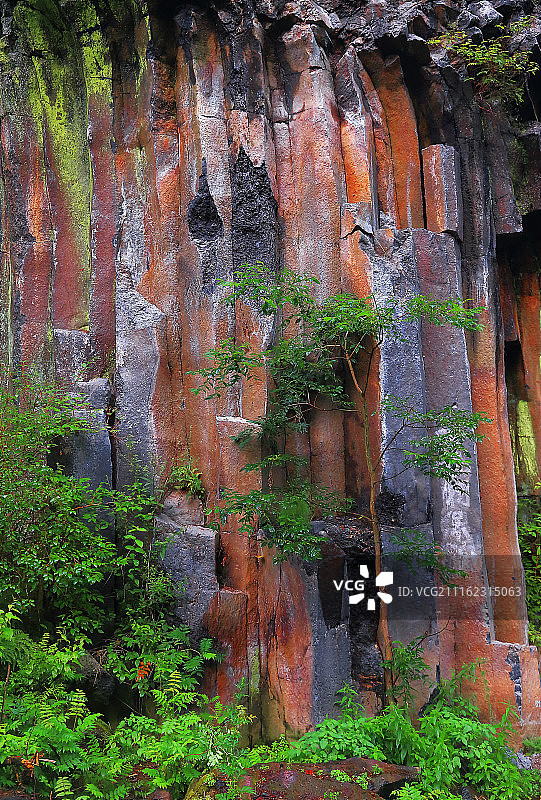 中国吉林长白山望天鹅十五道沟火山岩石瀑布流水地质风光图片素材