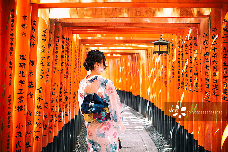 穿和服的女性人像图片素材
