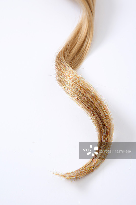 彩色长发与美发沙龙用品特写图片素材