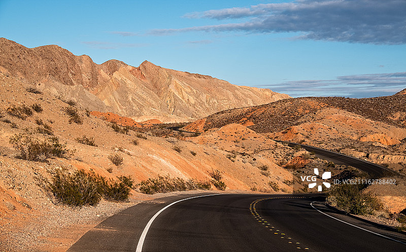 沙漠公路图片素材
