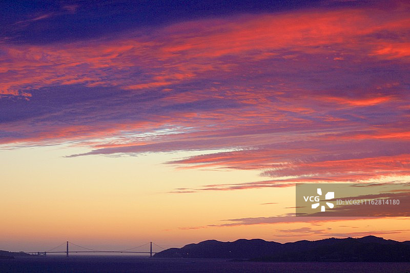 日落时分的桥梁海景图片素材