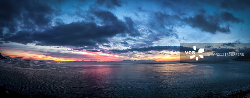 海面上的日出图片素材