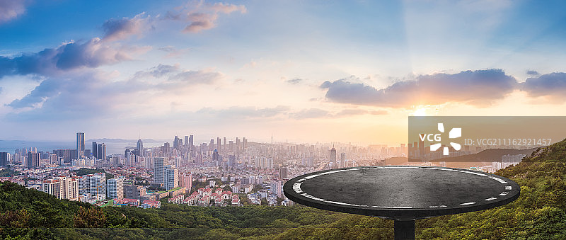 城市山顶风光平台图片素材