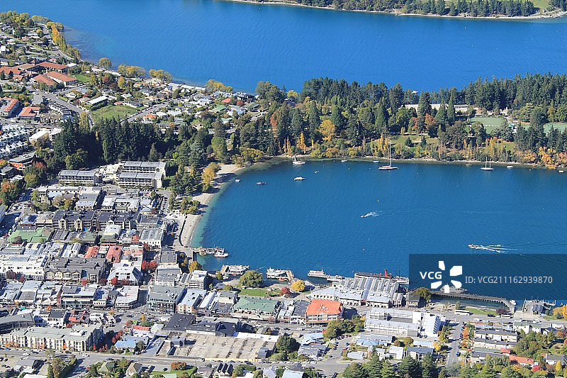 城市与湖泊的航拍景色图片素材