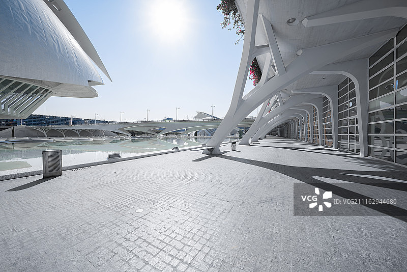 西班牙瓦伦西亚艺术科学城特色建筑风光及广场空地背景图图片素材