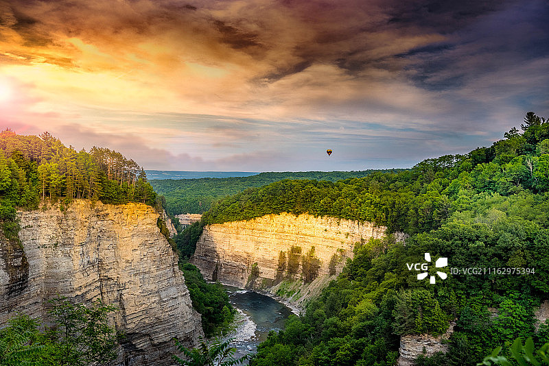 戏剧性的天空景观图片素材