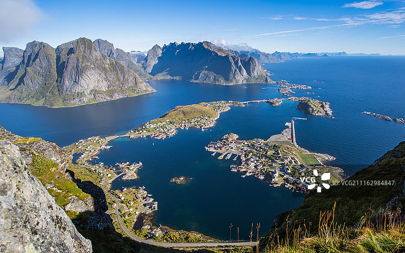 挪威雷讷海岸线的风景图片素材