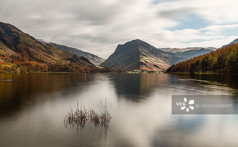巴特米尔湖的倒影图片素材
