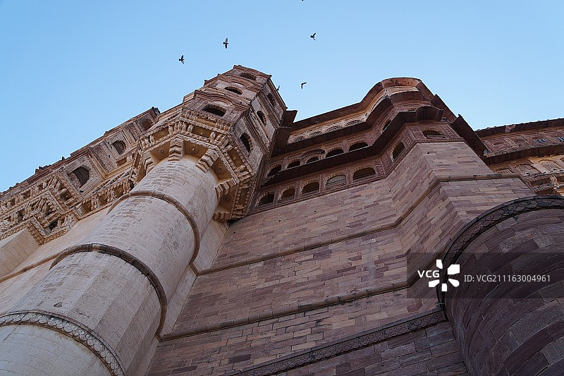 印度拉贾斯坦邦斋沙默尔堡的仰视角度图片素材
