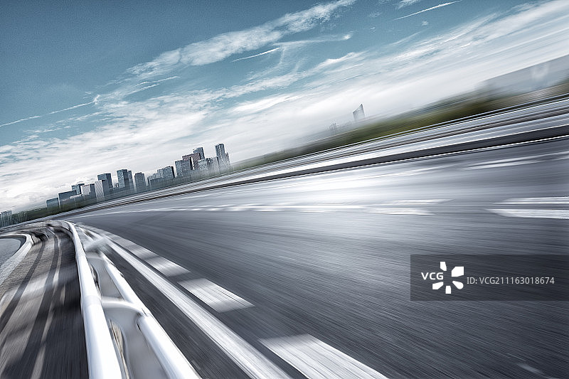 运动模糊的沥青马路路面图片素材
